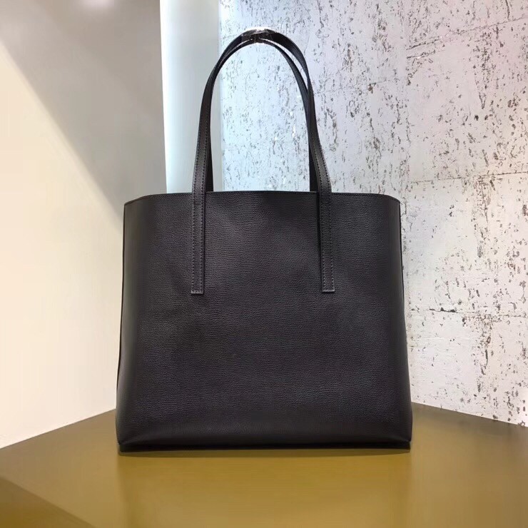 F**di black leather logo shopper bag
