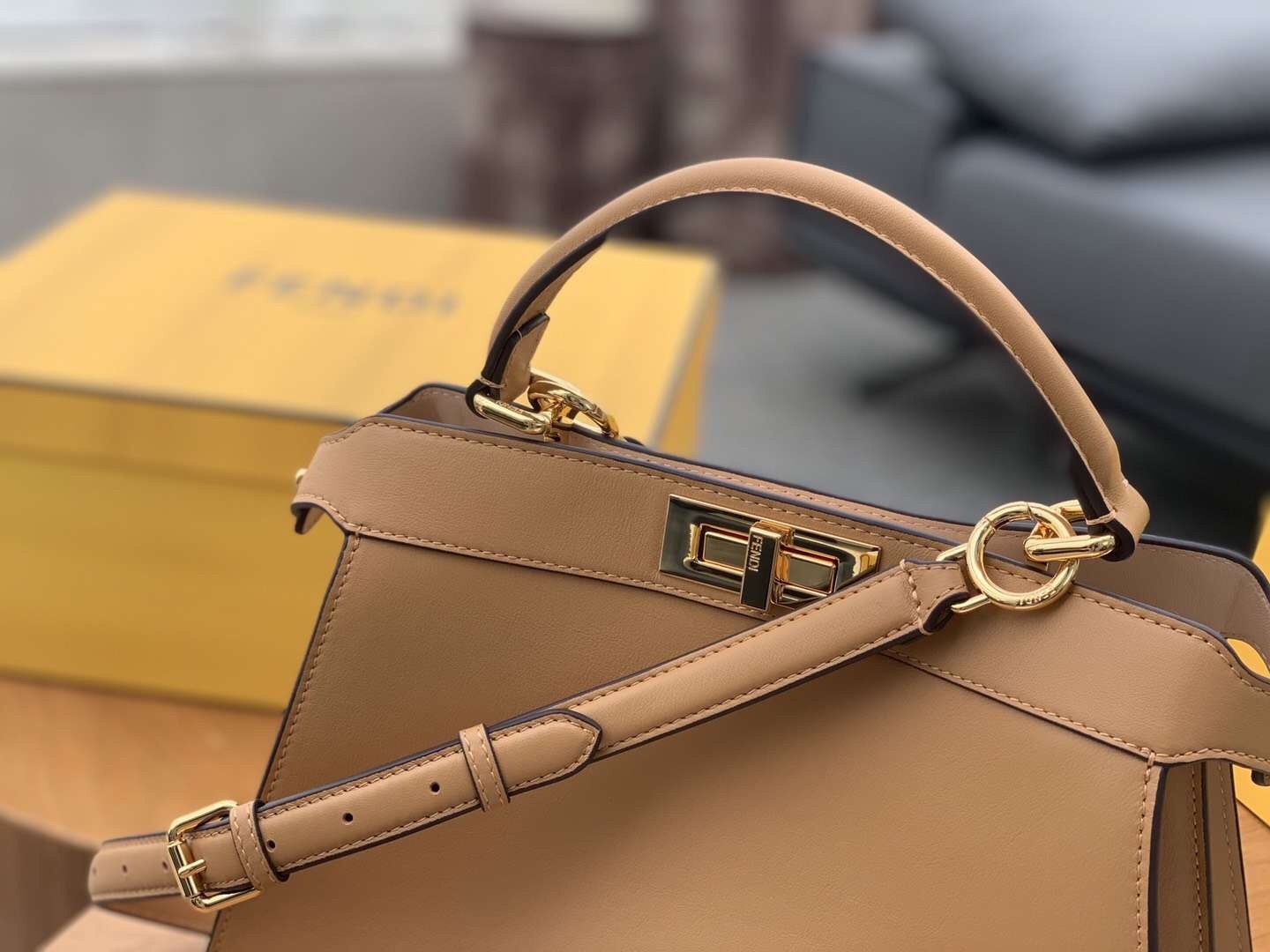 F**di peekaboo iseeu medium bag in beige leather