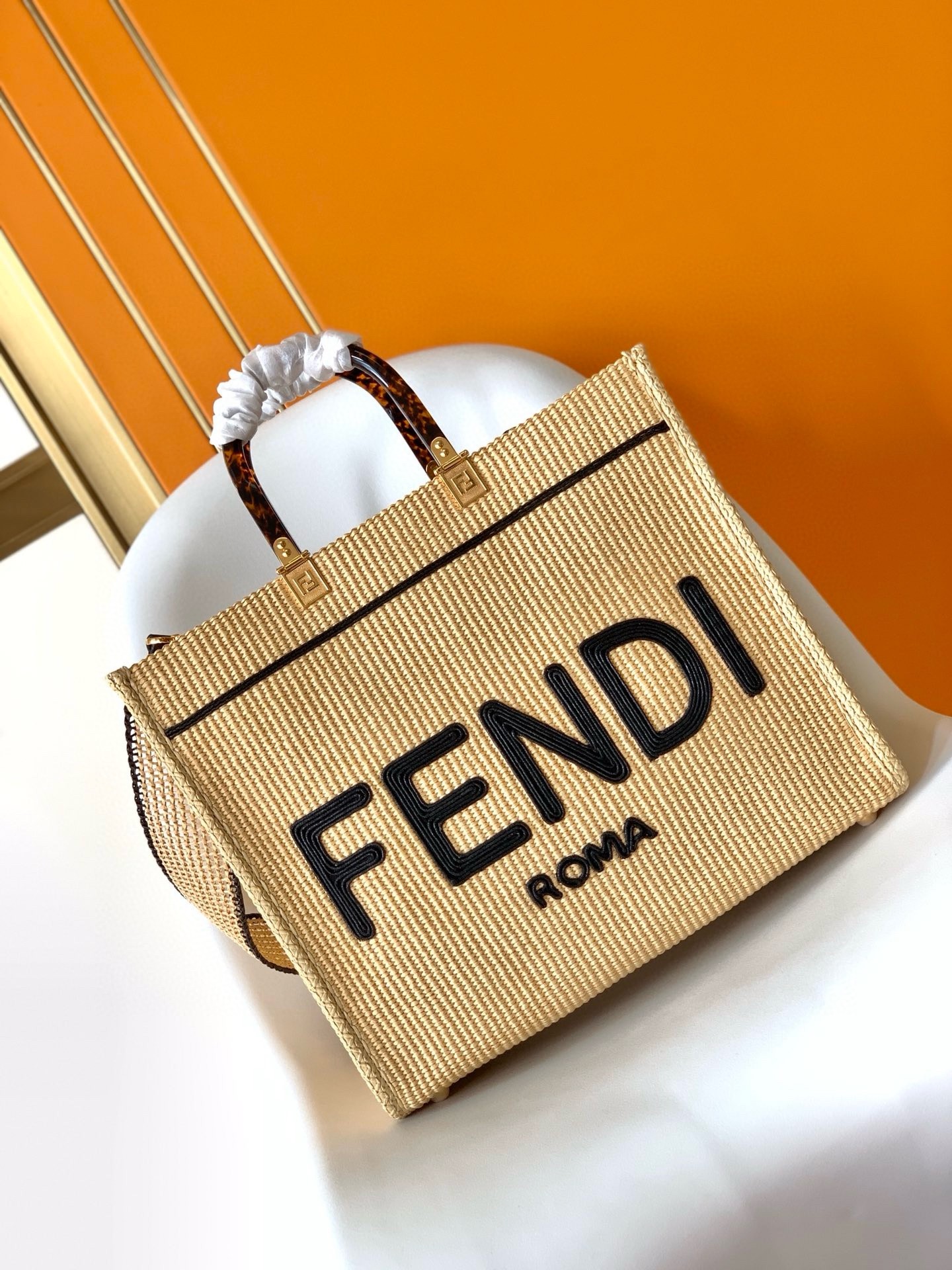 F**di sunshine medium tote bag in black and natural straw