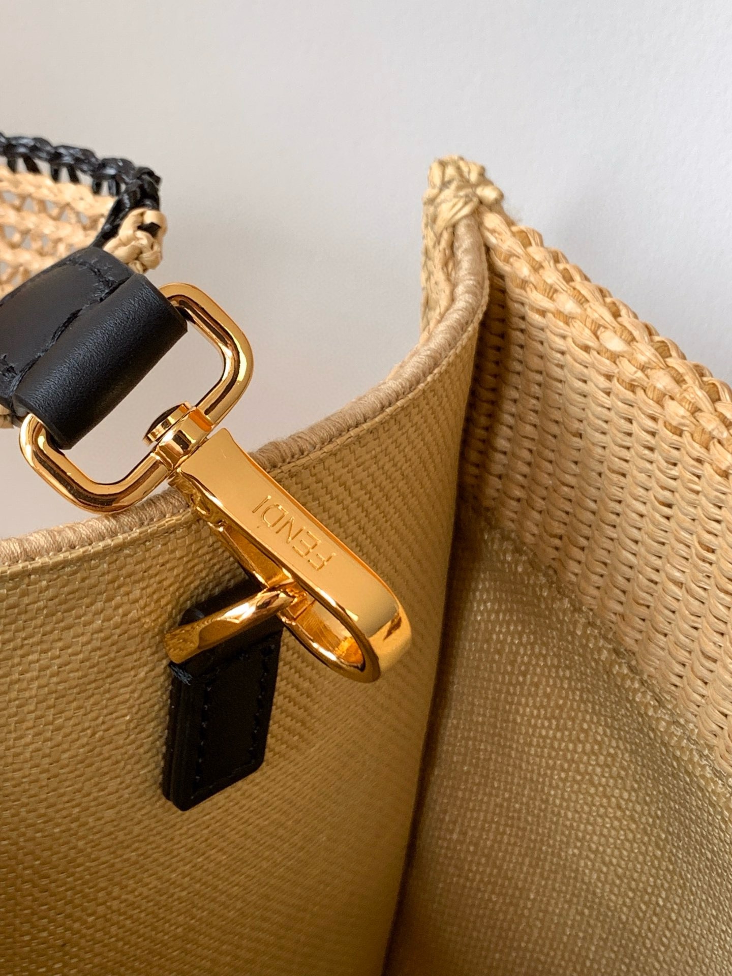 F**di sunshine medium tote bag in black and natural straw