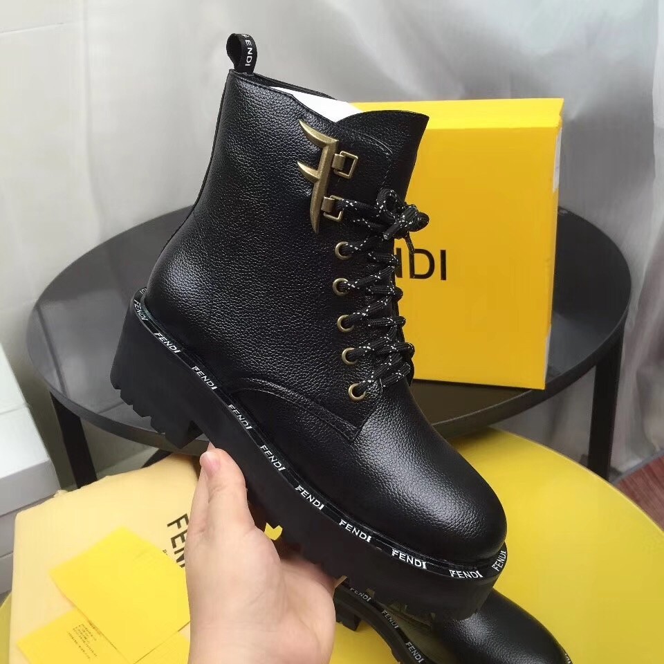 F**di ffreedom ankle boots in black grained leather