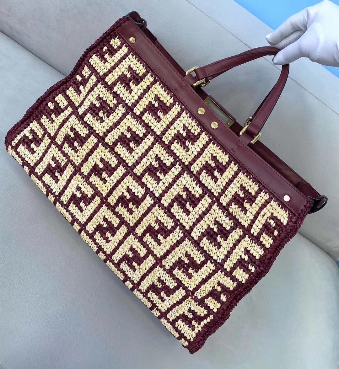 F**di peekaboo x-tote shopper in burgundy ff raffia