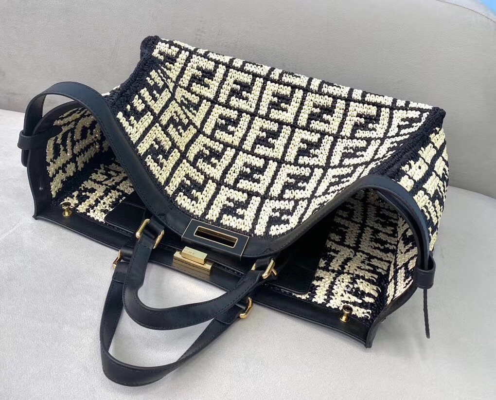 F**di peekaboo x-tote shopper in black ff raffia