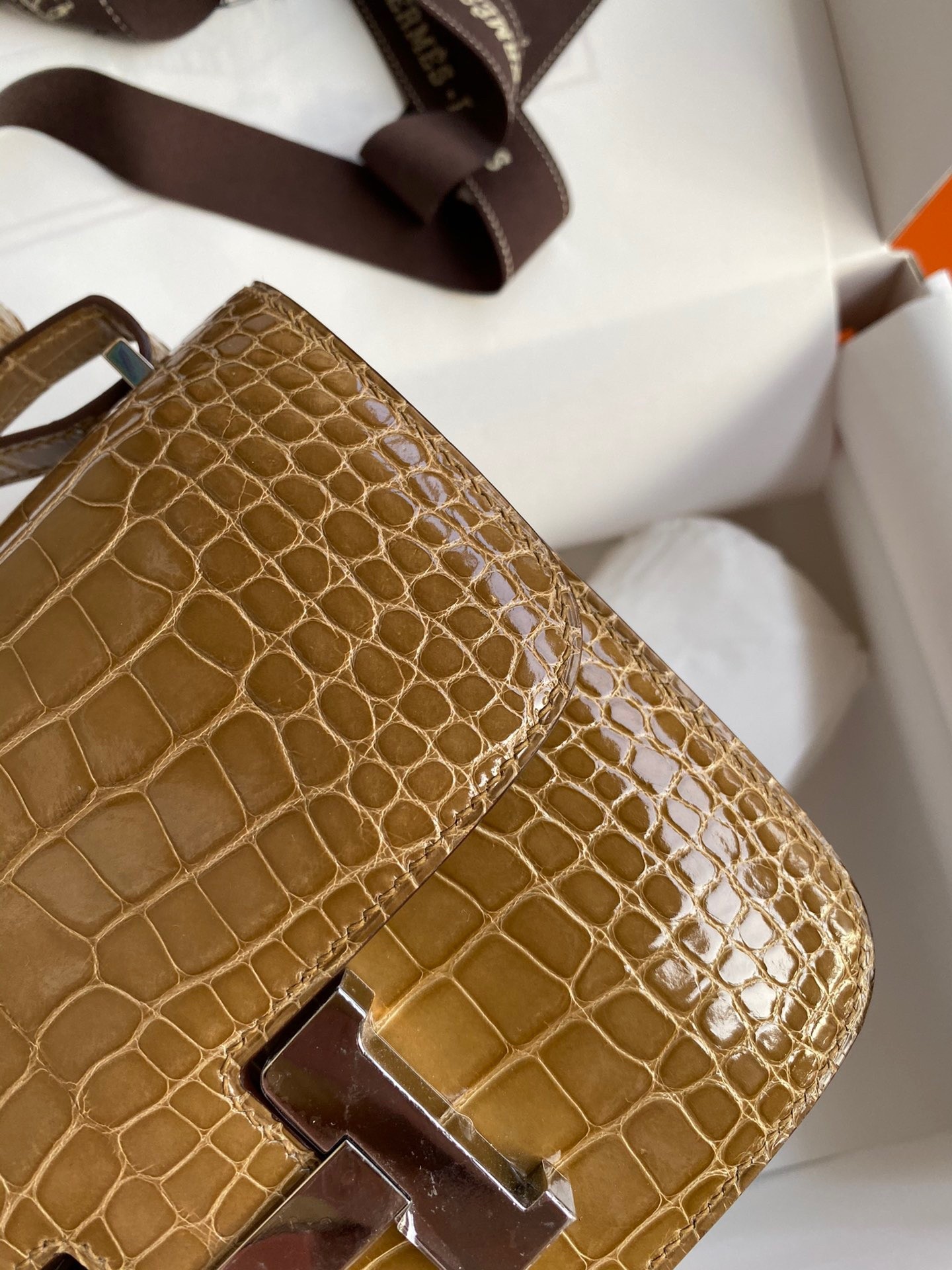 H**mes constance 18 handmade bag in beige shiny alligator leather