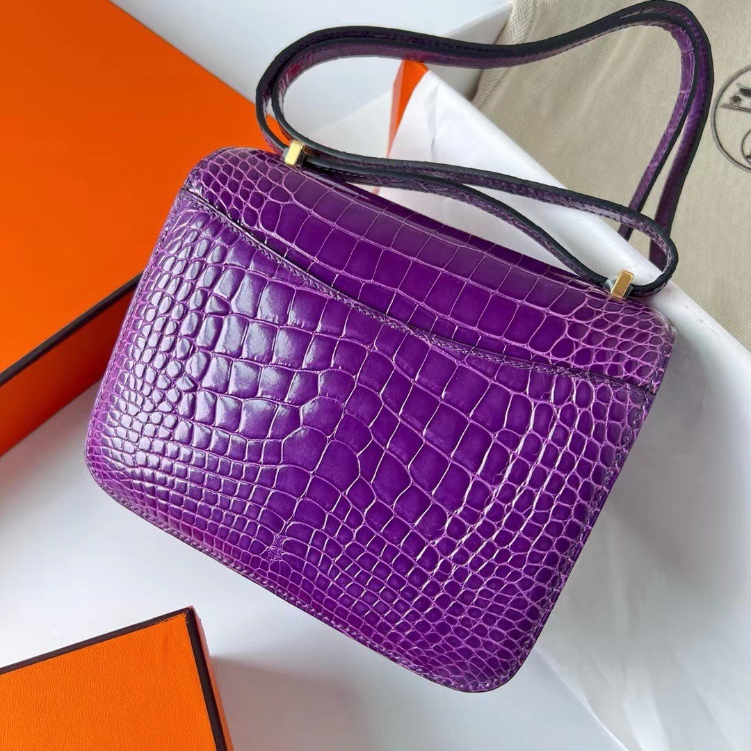 H**mes constance 18 handmade bag in purple shiny alligator leather
