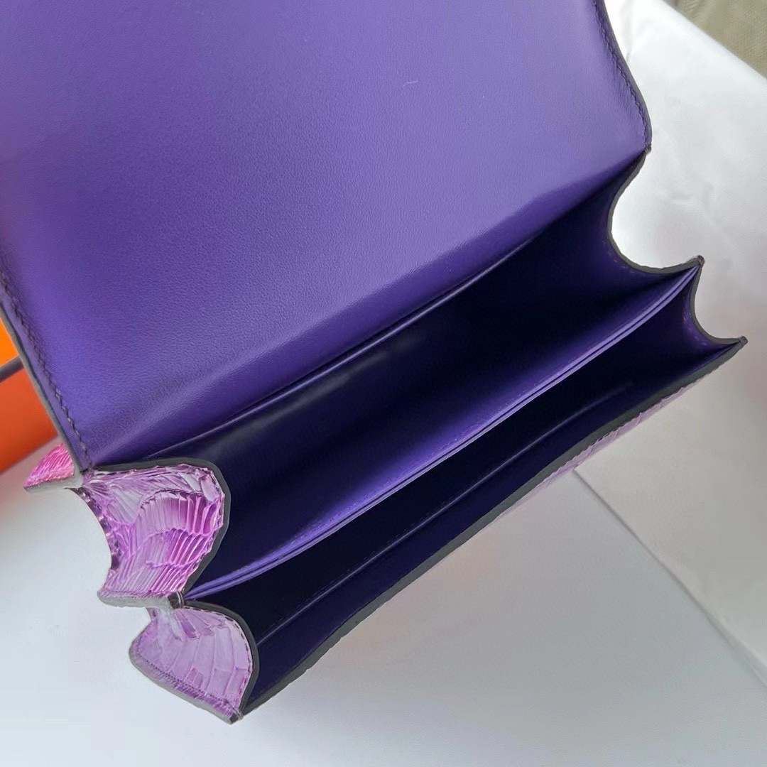 H**mes constance 18 handmade bag in purple shiny alligator leather