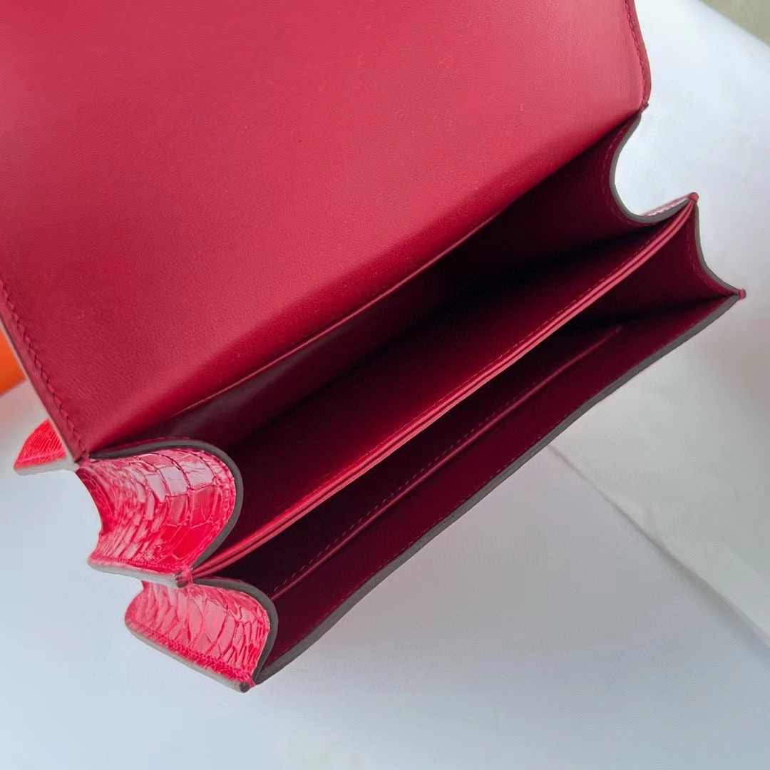 H**mes constance 18 handmade bag in red shiny alligator leather