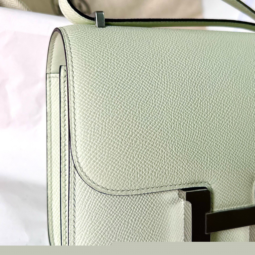 H**mes constance 1-18 mirror bag in vert fizz epsom calfskin