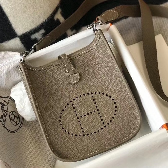 H**mes evelyne iii tpm mini bag in taupe clemence leather