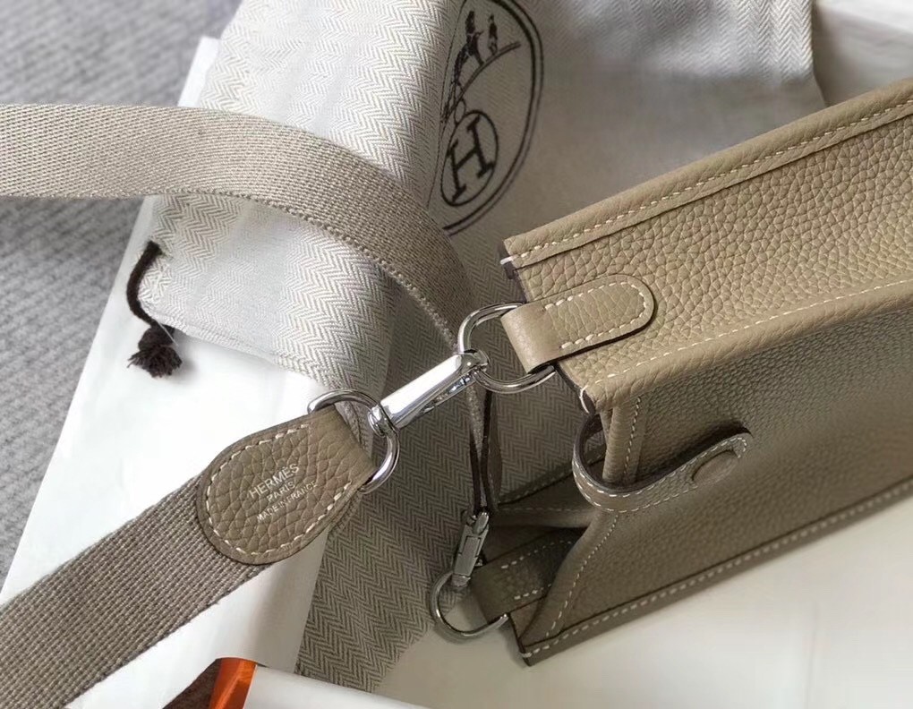 H**mes evelyne iii tpm mini bag in tourterelle clemence leather