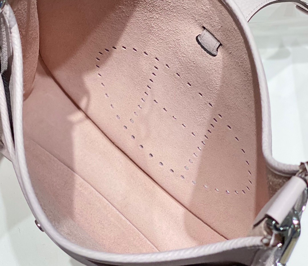 H**mes evelyne iii 29 bag in mauve pale clemence leather