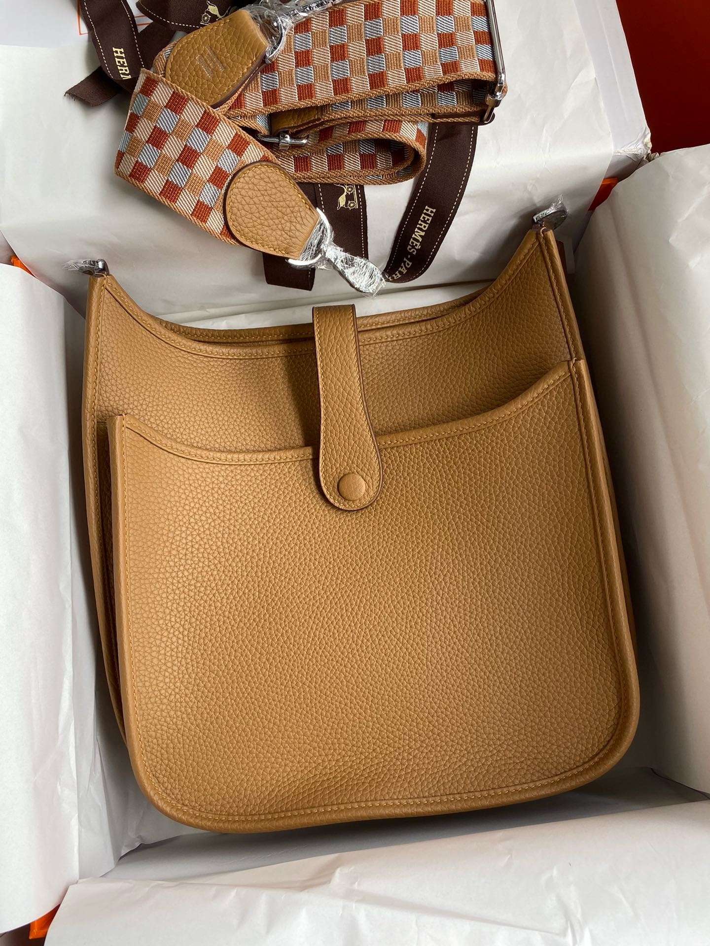 H**mes evelyne iii pm 29 handmade bag in biscuit clemence leather