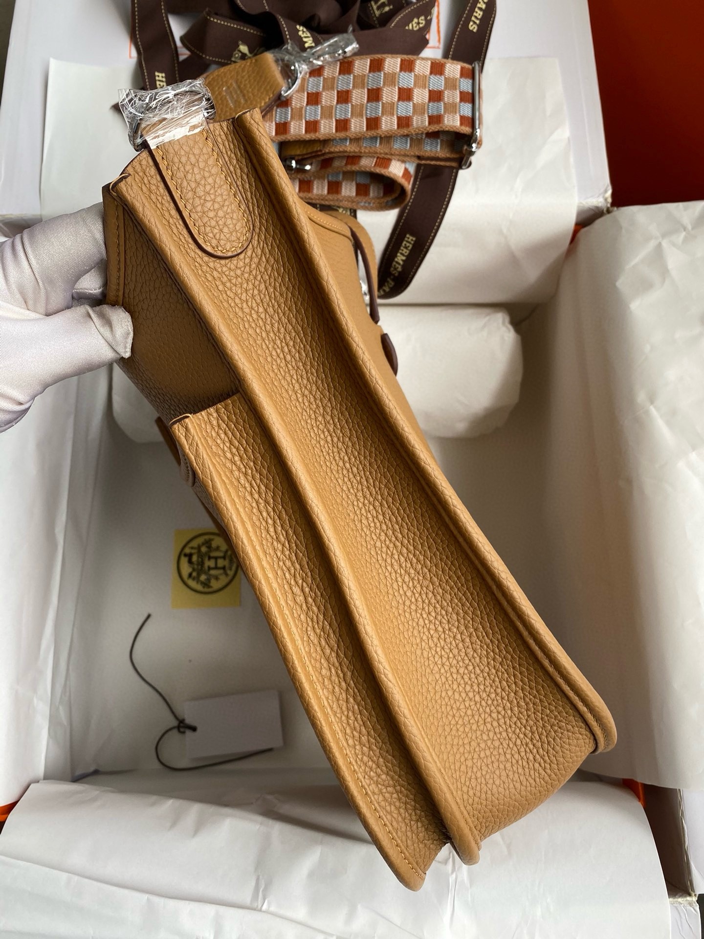 H**mes evelyne iii pm 29 handmade bag in biscuit clemence leather