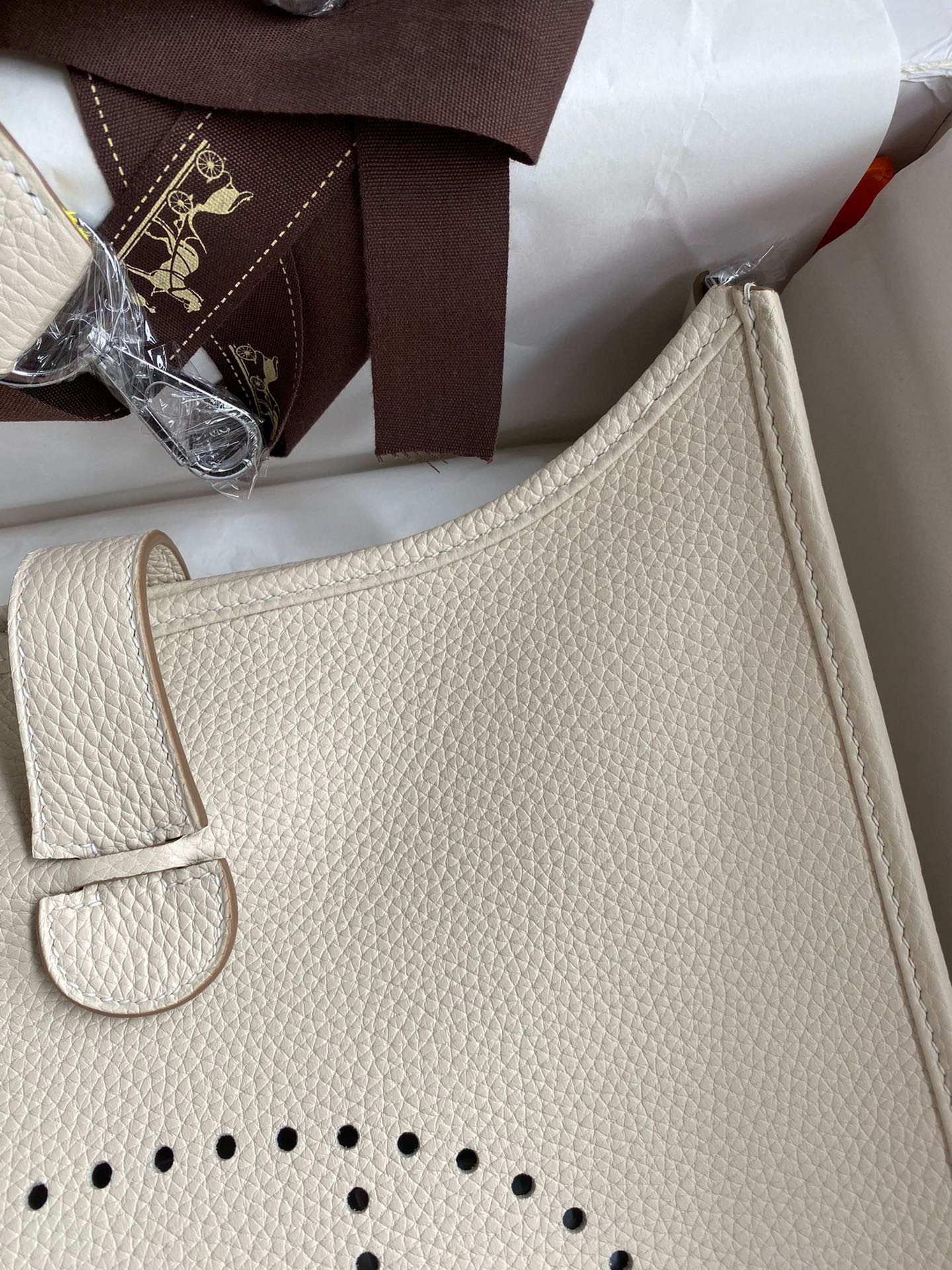 H**mes evelyne iii pm 29 handmade bag in craie clemence leather
