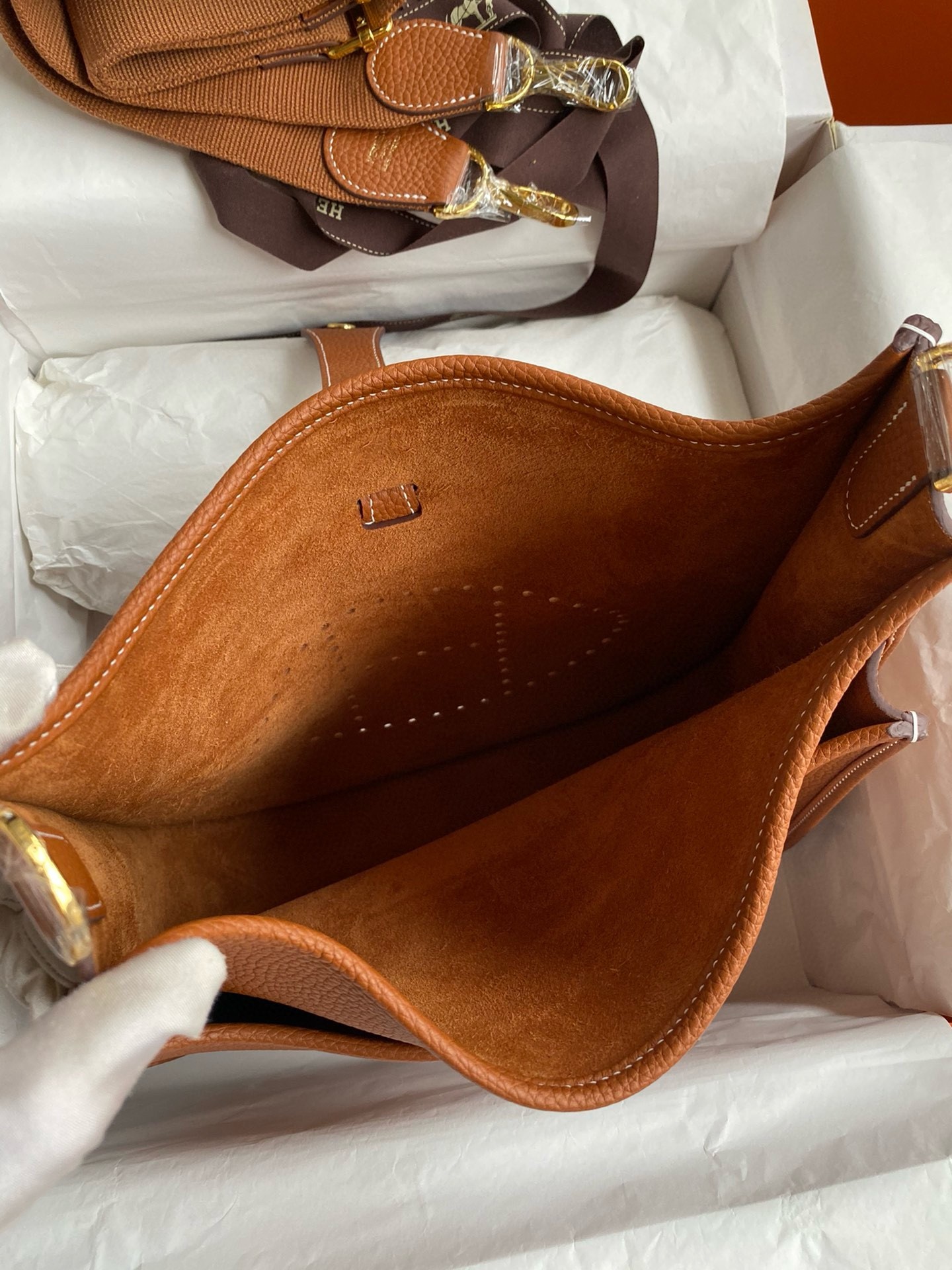 H**mes evelyne iii pm 29 handmade bag in gold clemence leather
