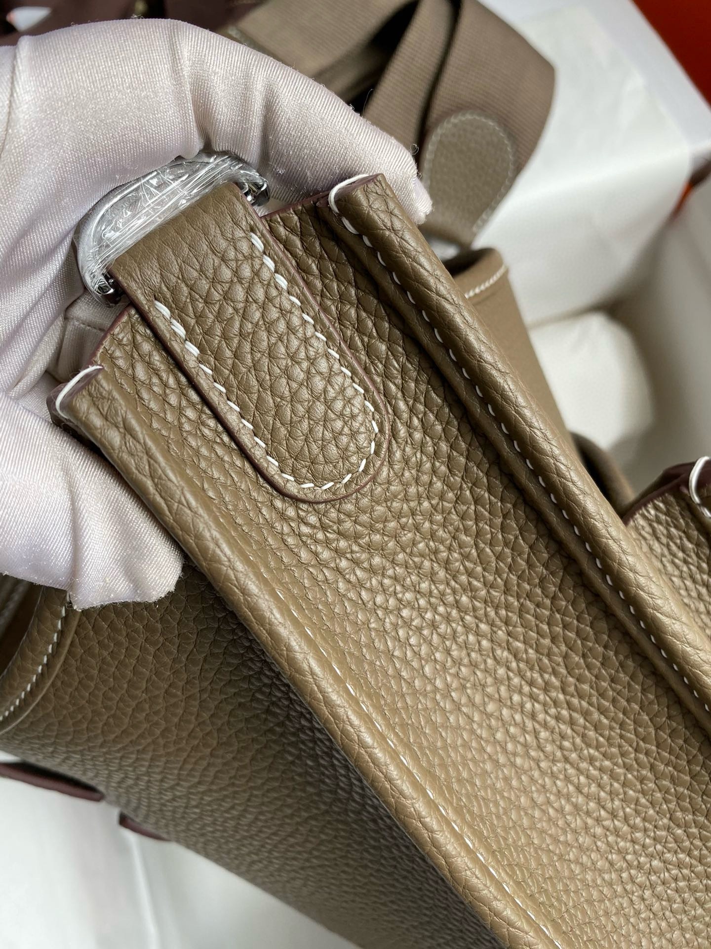 H**mes evelyne iii pm 29 handmade bag in taupe clemence leather