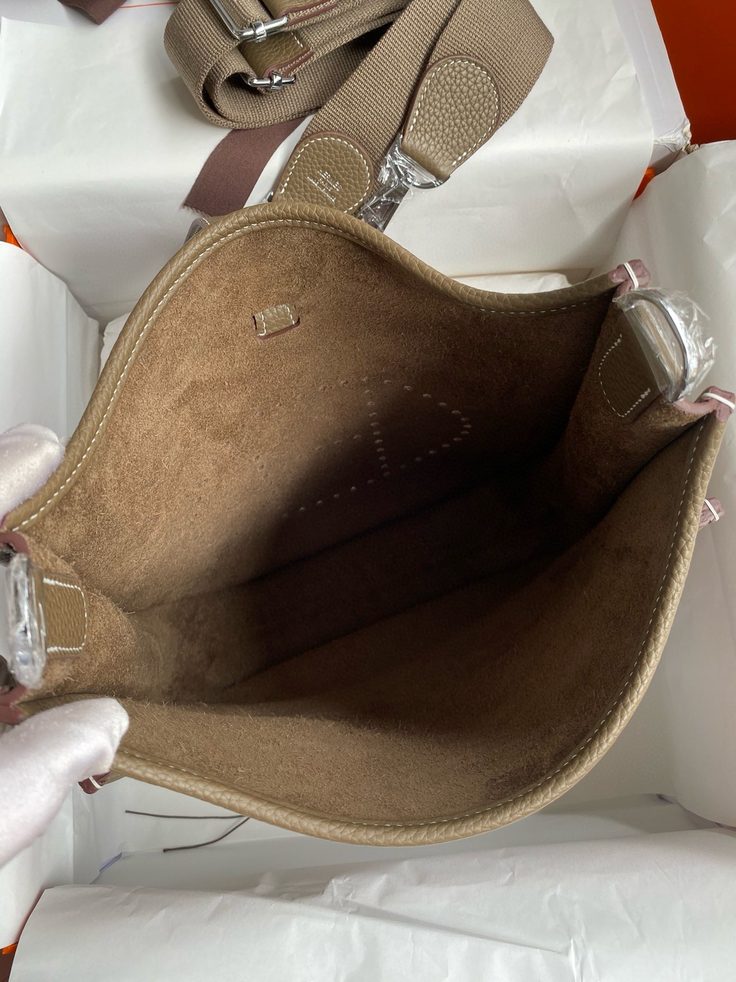 H**mes evelyne iii pm 29 handmade bag in taupe clemence leather