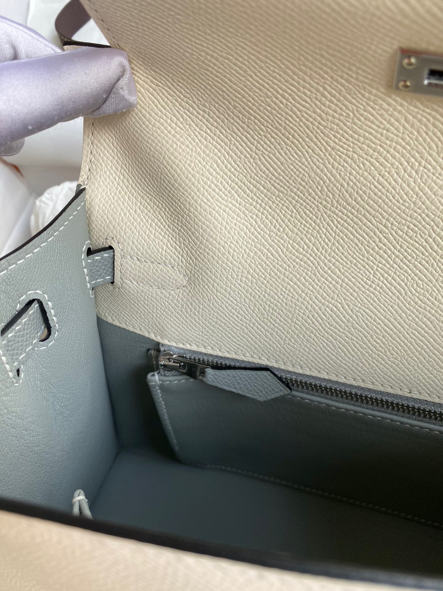 H**mes kelly sellier 25 bicolor bag in craie and gris mouette epsom calfskin