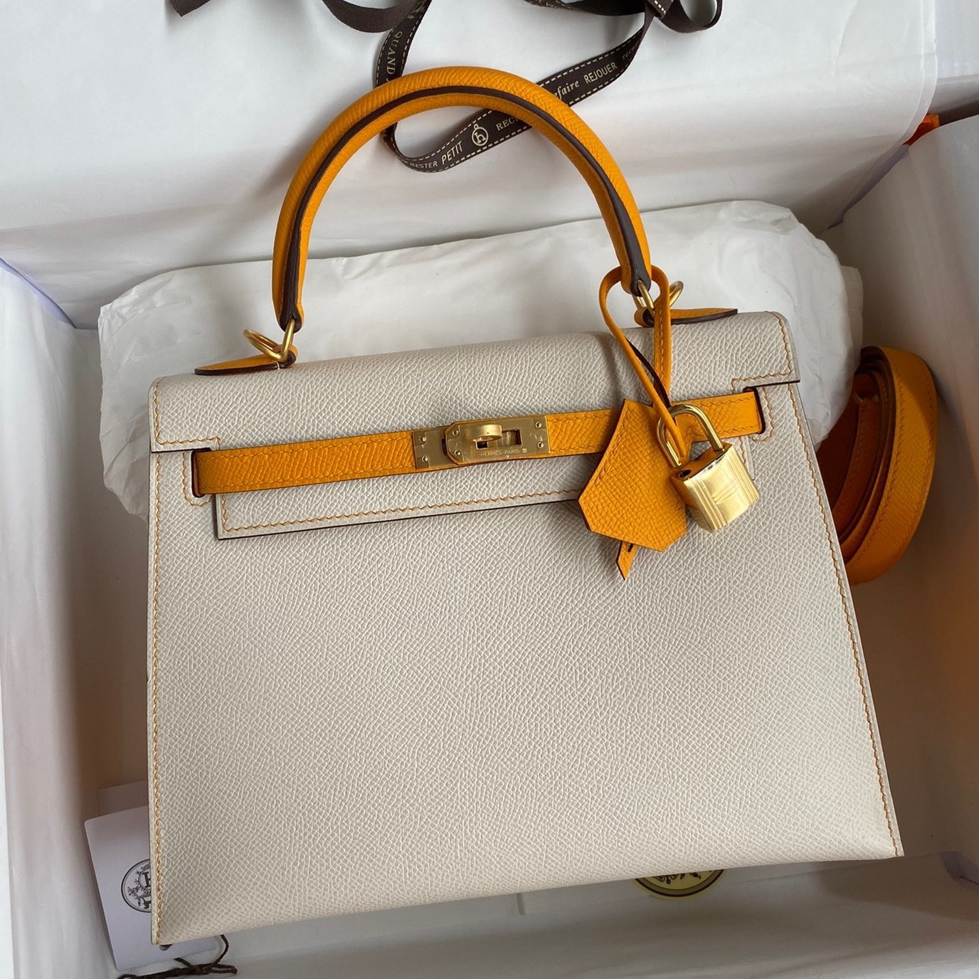 H**mes kelly sellier 25 bicolor bag in craie and yellow epsom calfskin