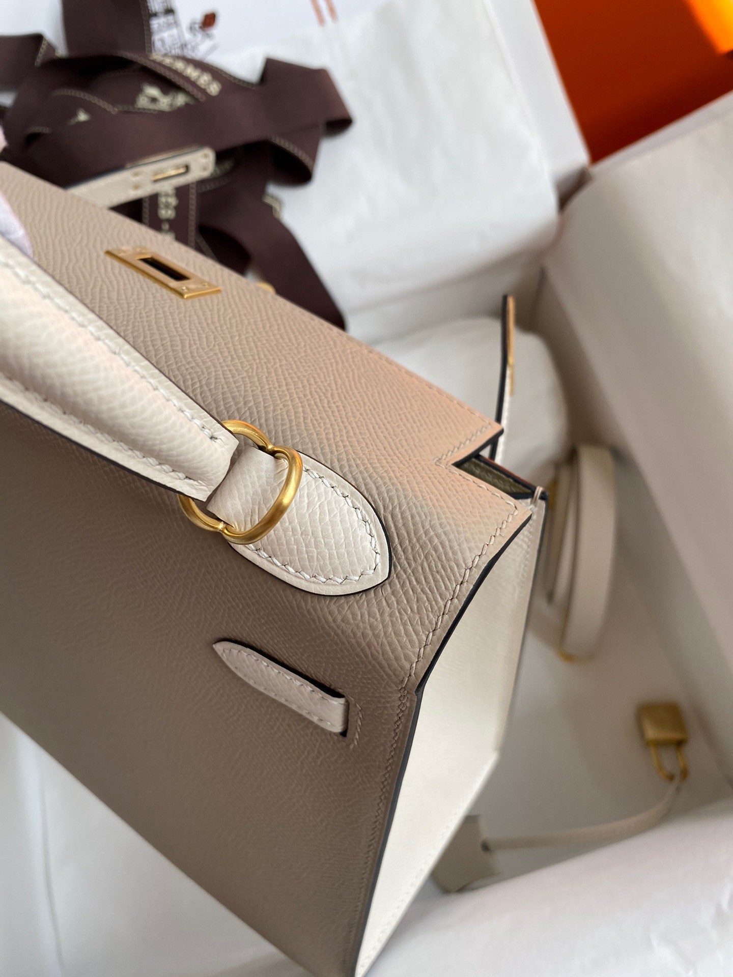 H**mes kelly sellier 25 bicolor bag in trench and craie epsom calfskin
