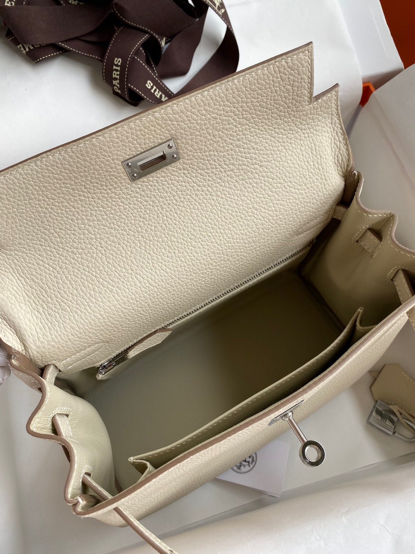 H**mes kelly retourne 25 handmade bag in craie clemence leather