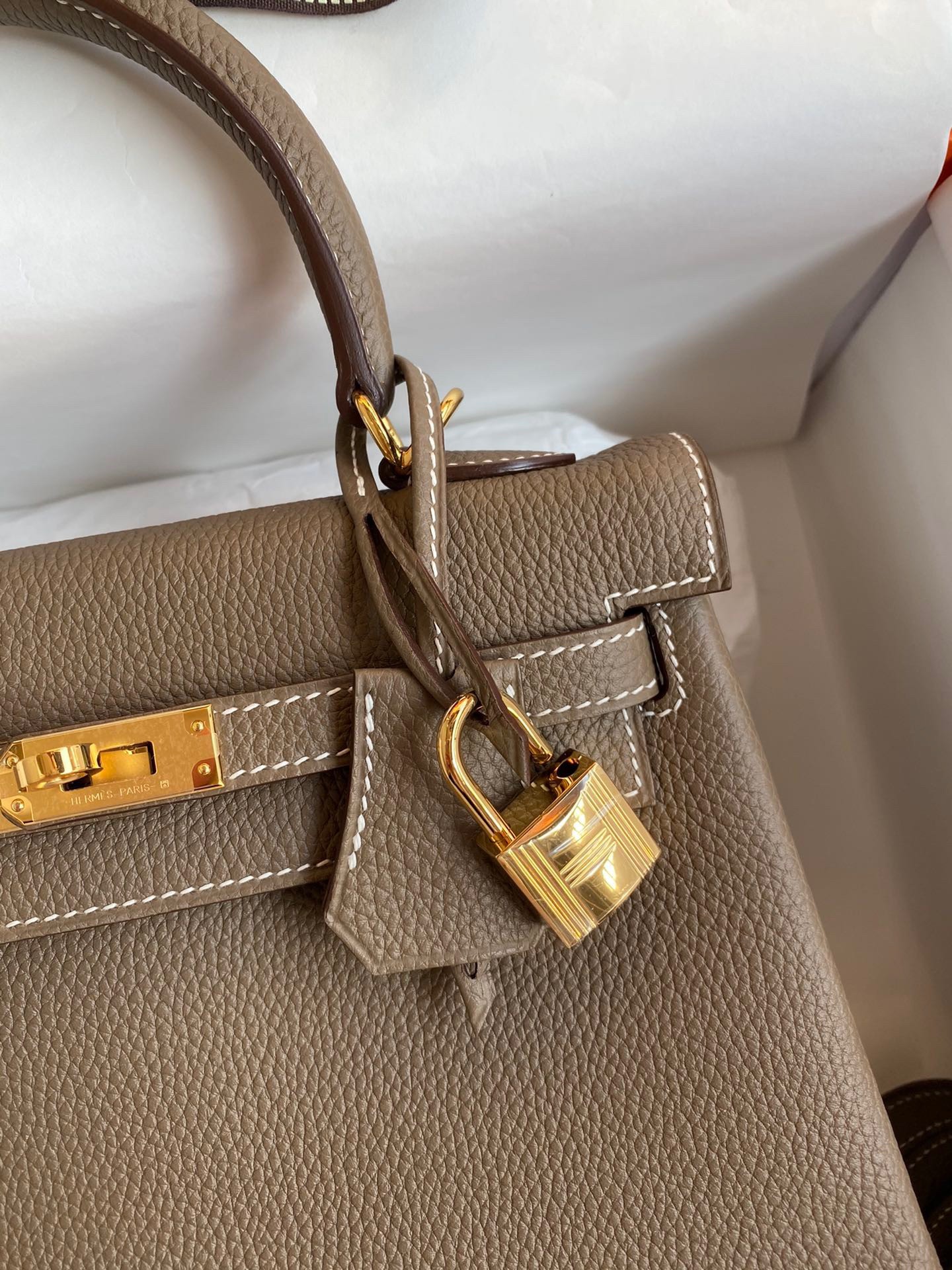 H**mes kelly retourne 25 handmade bag in taupe clemence leather