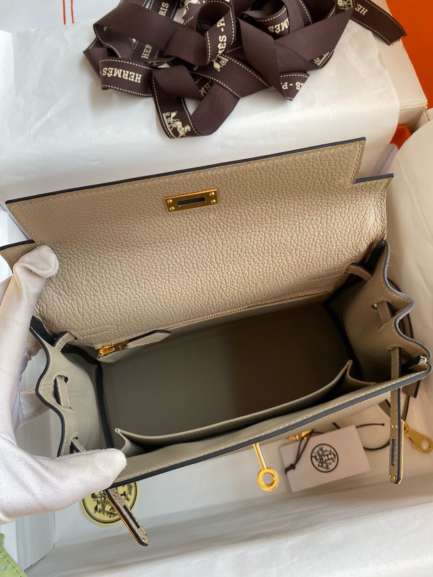 H**mes kelly retourne 25 handmade bag in gris tourterelle clemence leather