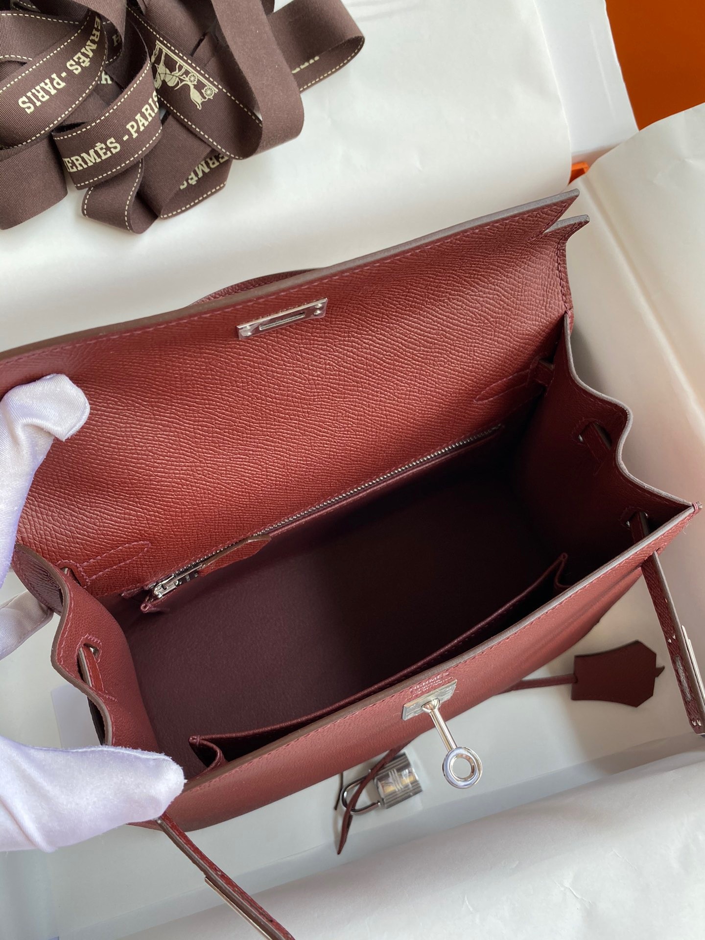 H**mes kelly sellier 25 handmade bag in bordeaux epsom calfskin