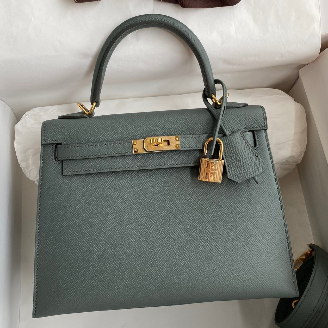 H**mes kelly sellier 25 handmade bag in vert amande epsom calfskin