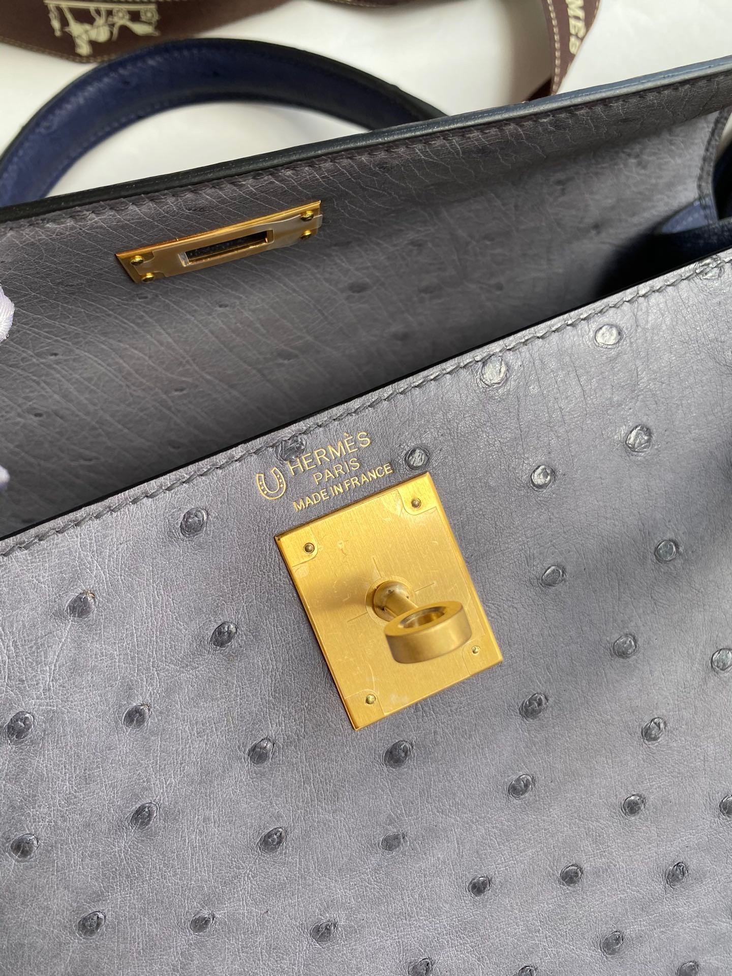 H**mes kelly sellier 25 bicolor bag in gris agate and blue ostrich leather