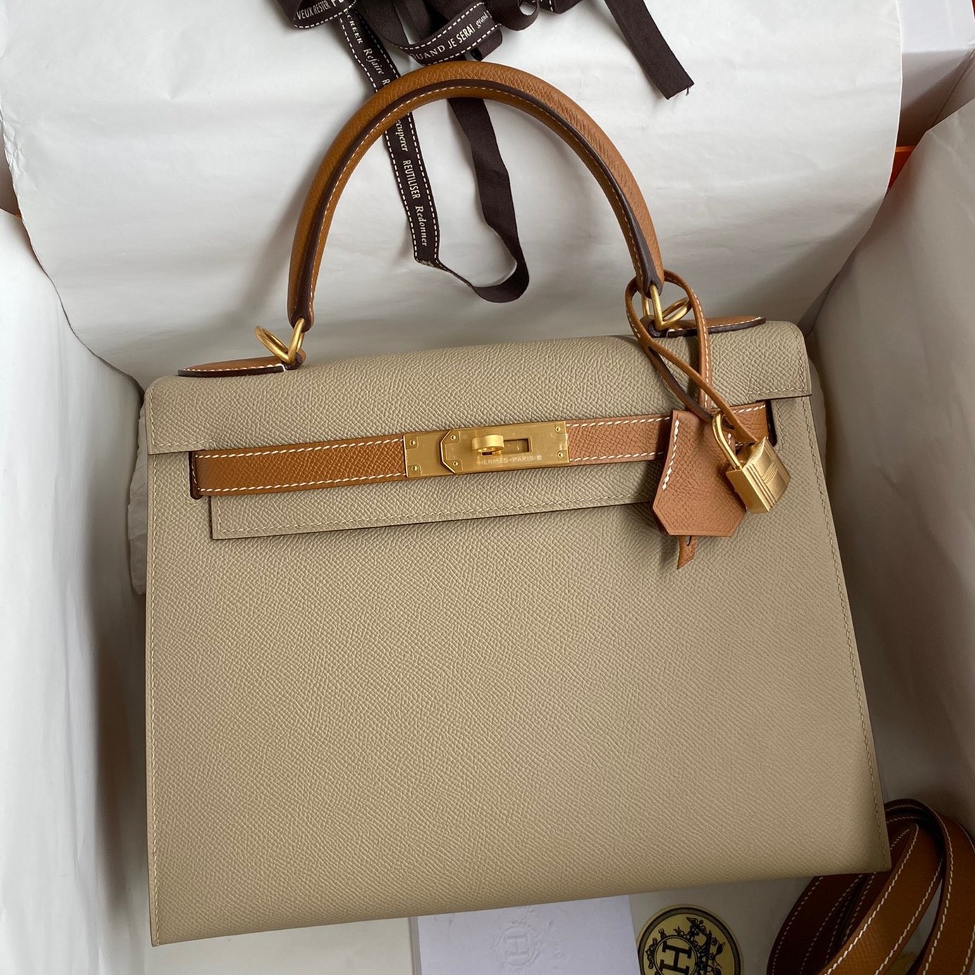 H**mes kelly sellier 28 bicolor bag in trench and gold epsom calfskin