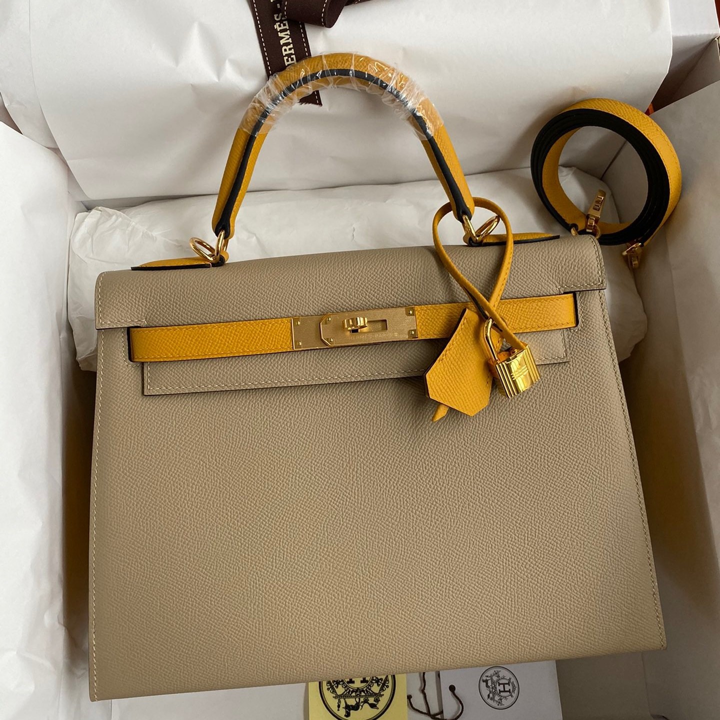 H**mes kelly sellier 28 bicolor bag in trench and yellow epsom calfskin