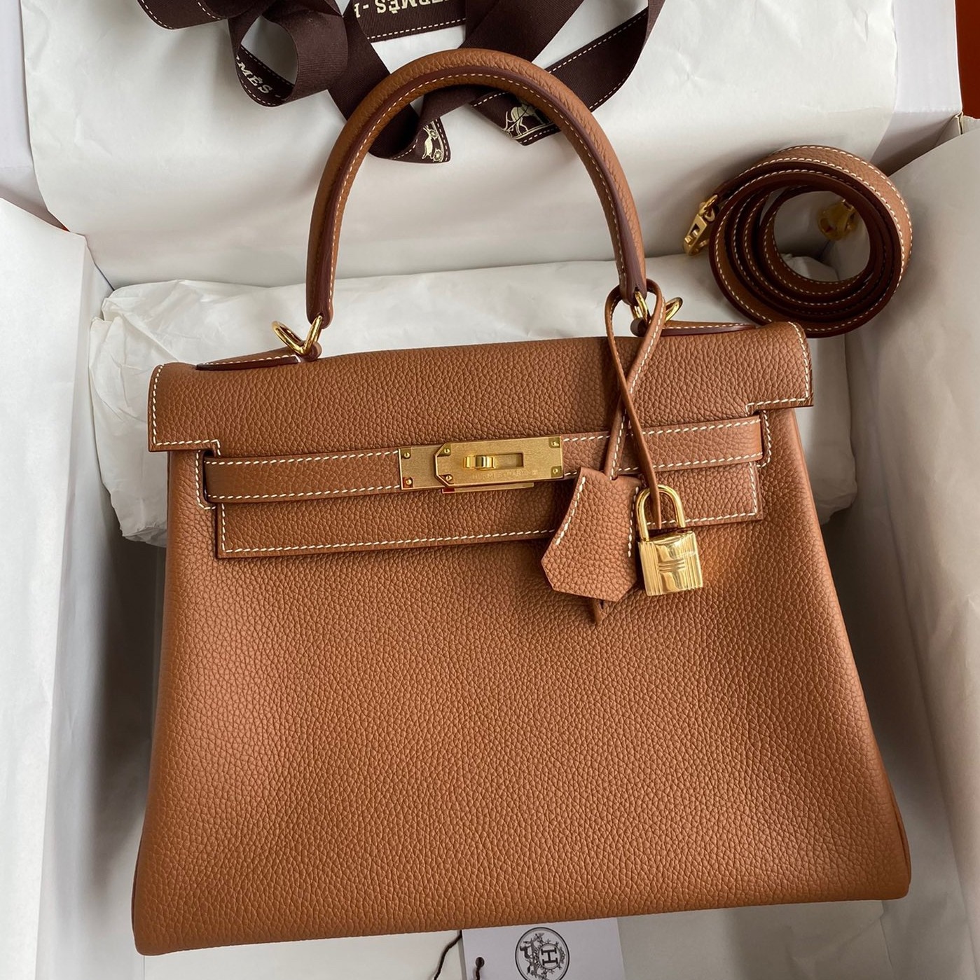 H**mes kelly retourne 28 handmade bag in gold clemence leather
