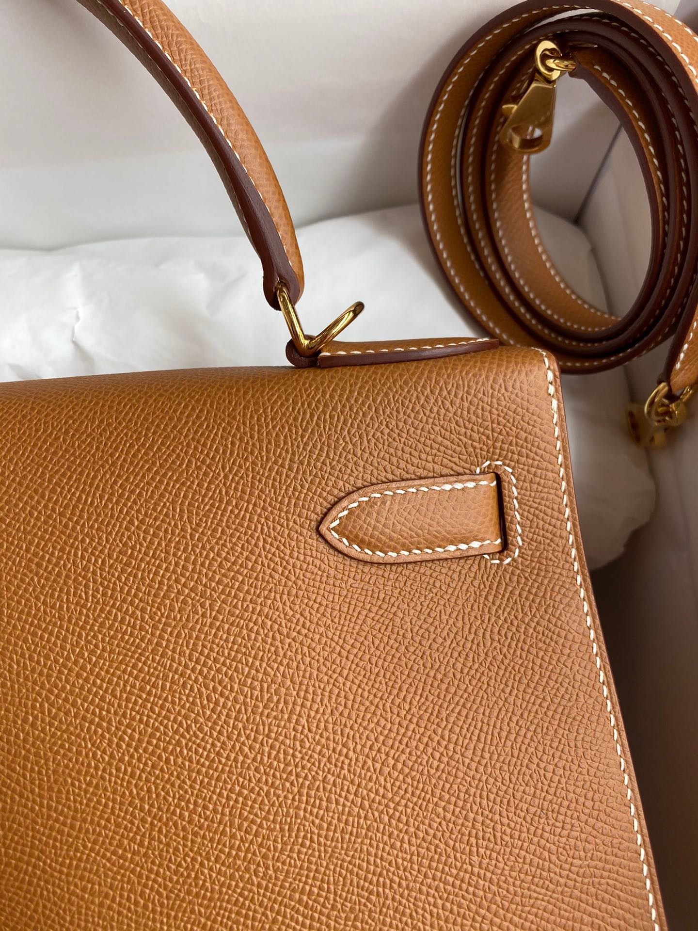 H**mes kelly sellier 28 handmade bag in gold epsom calfskin