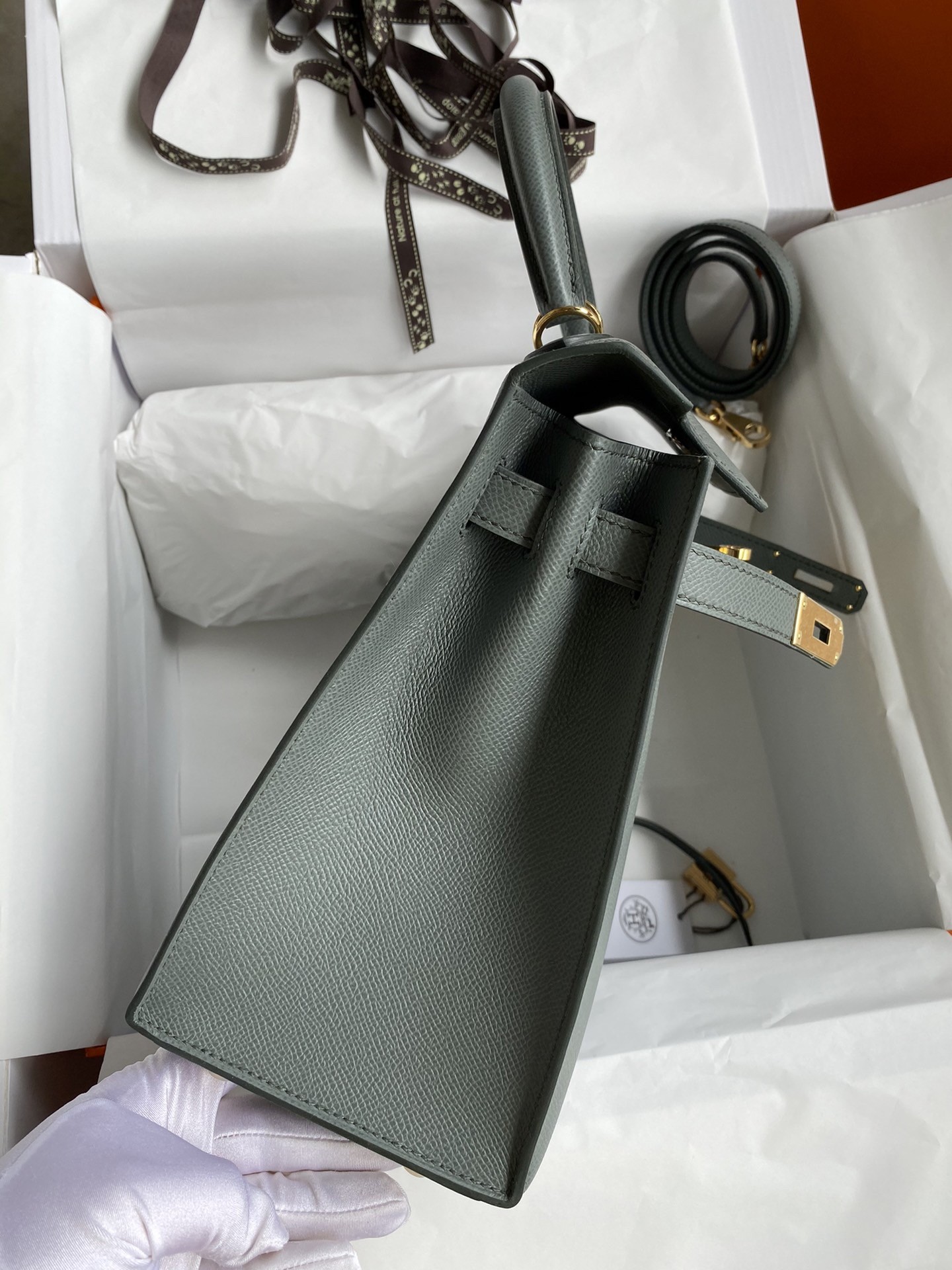 H**mes kelly sellier 28 handmade bag in vert amande epsom calfskin