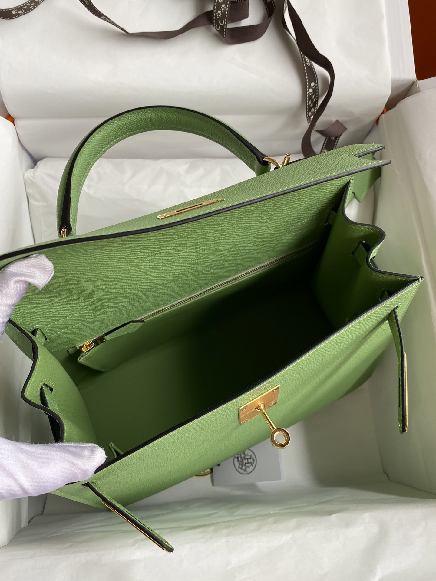 H**mes kelly sellier 28 handmade bag in vert criquet epsom calfskin