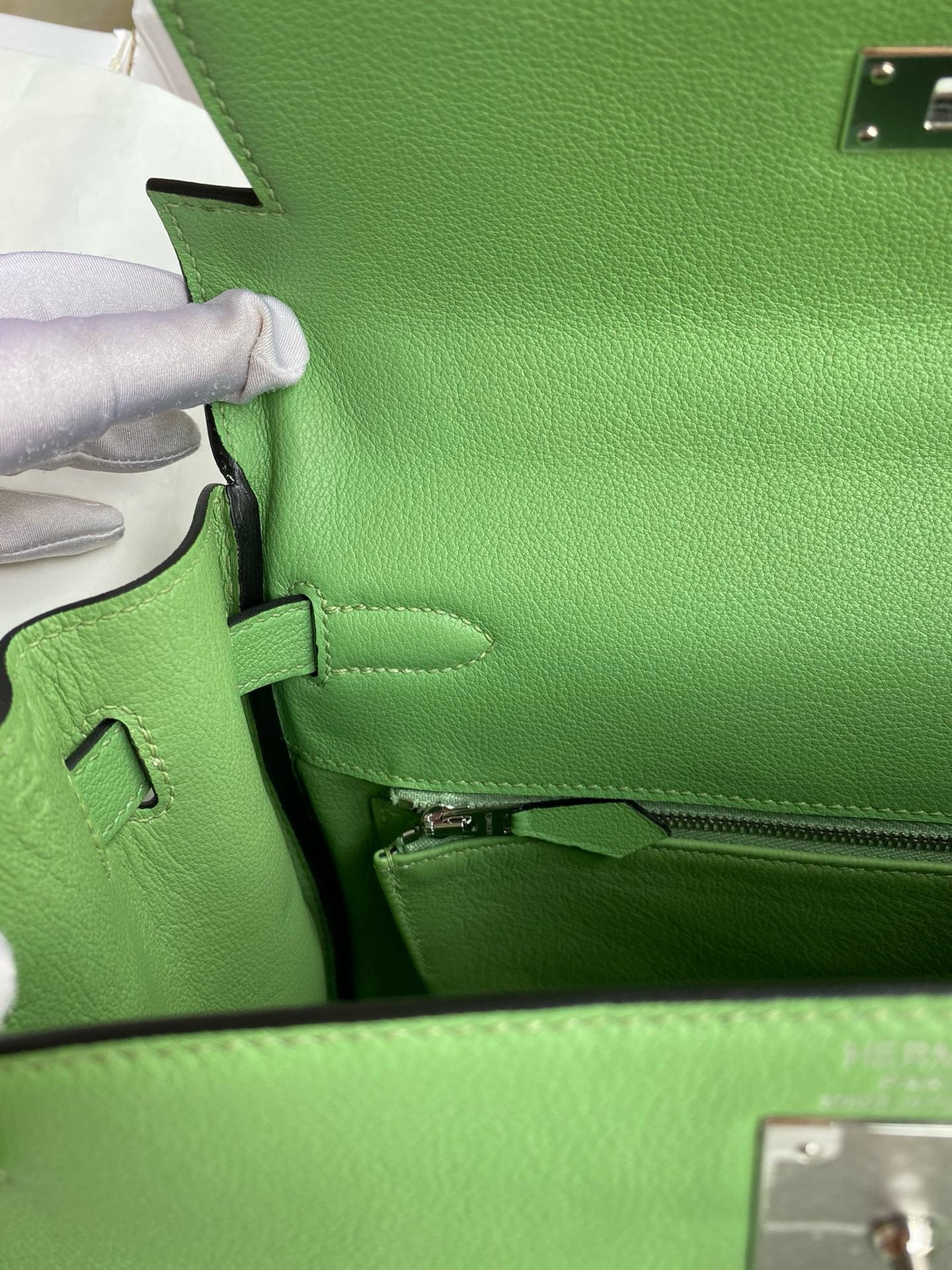 H**mes kelly retourne 28 handmade bag in vert criquet evercolor calfskin
