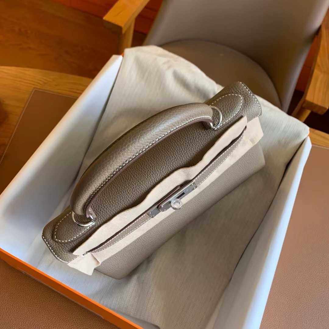 H**mes kelly retourne 28 handmade bag in taupe togo leather