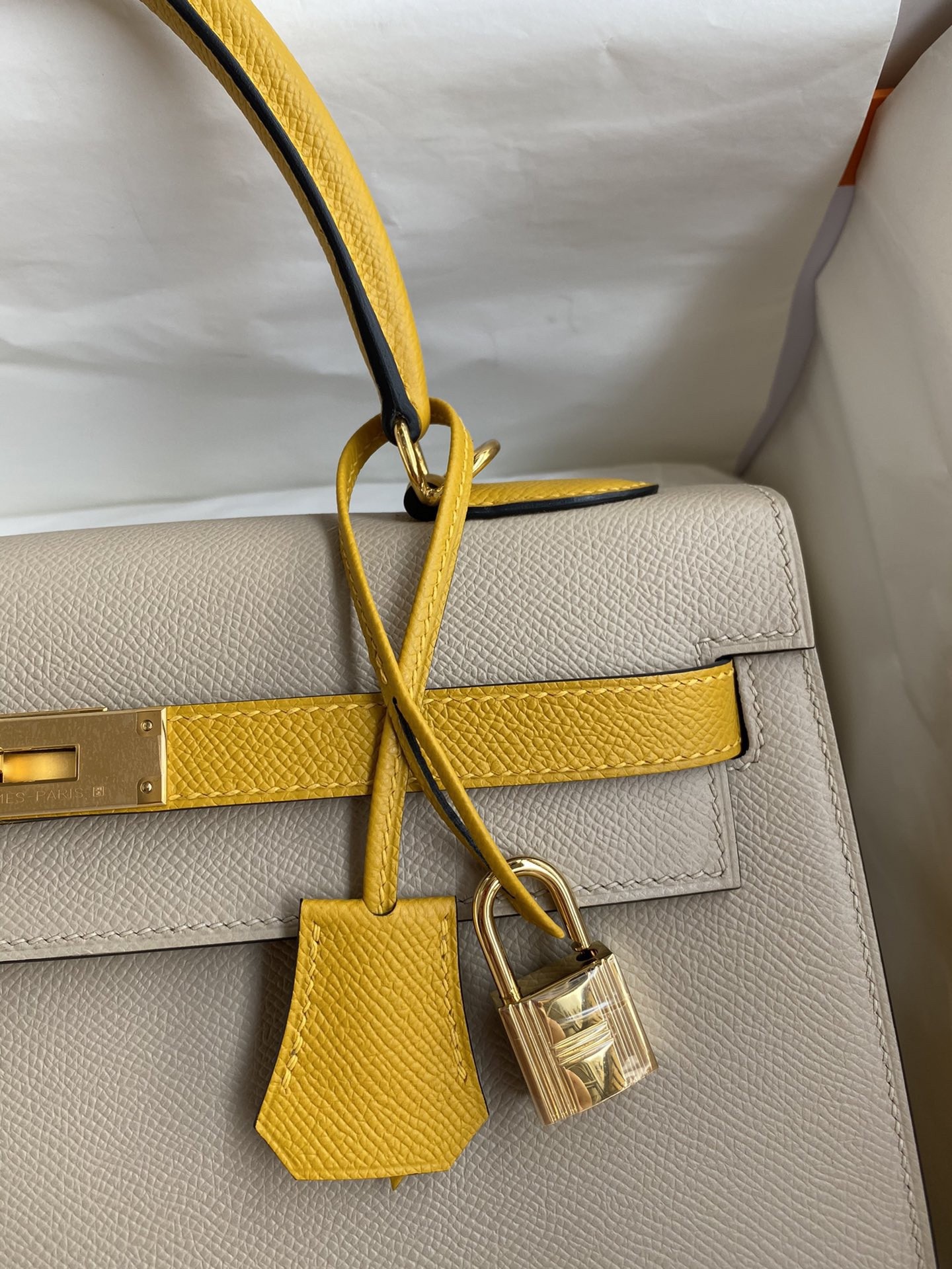 H**mes kelly sellier 32 bicolor bag in trench and yellow epsom calfskin