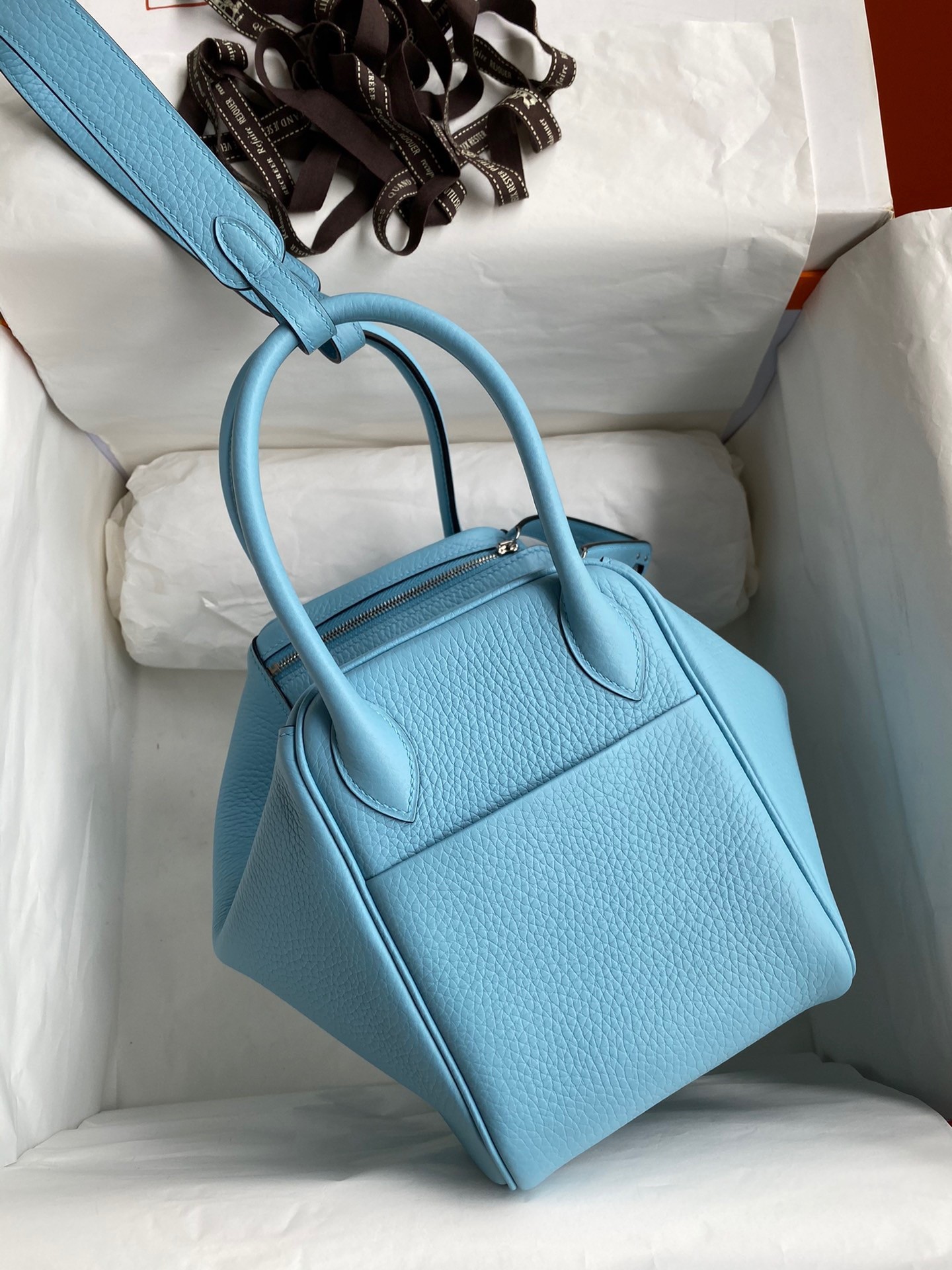 H**mes lindy 26 handmade bag in blue atoll clemence leather