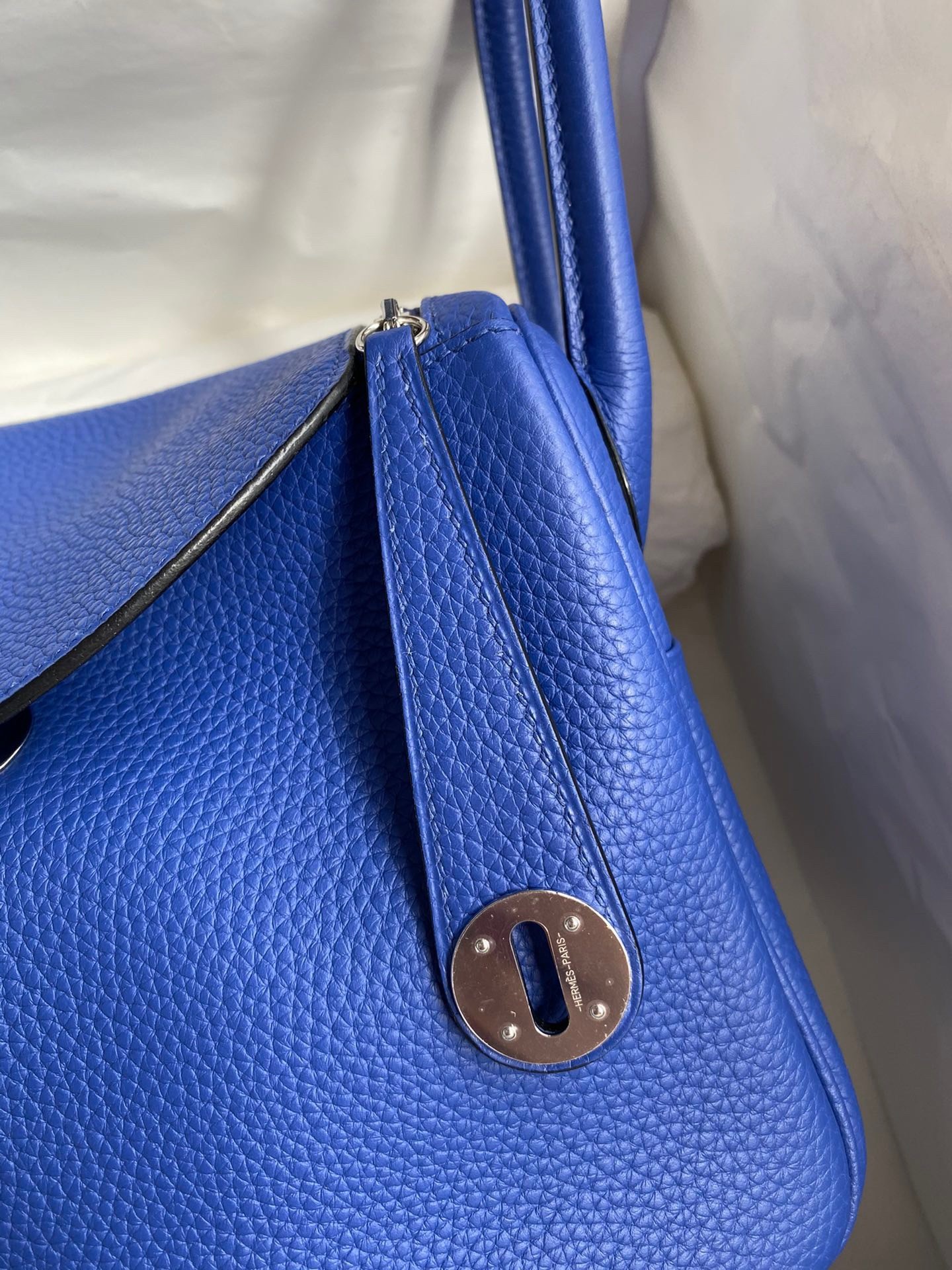 H**mes lindy 26 handmade bag in blue electric clemence leather