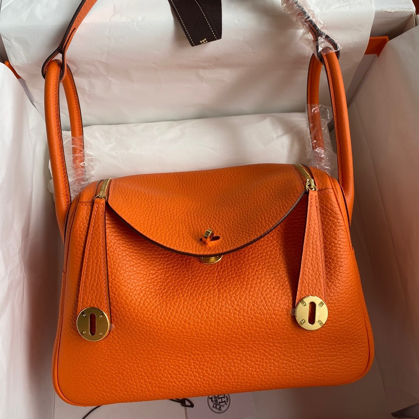 H**mes lindy 26 handmade bag in orange clemence leather