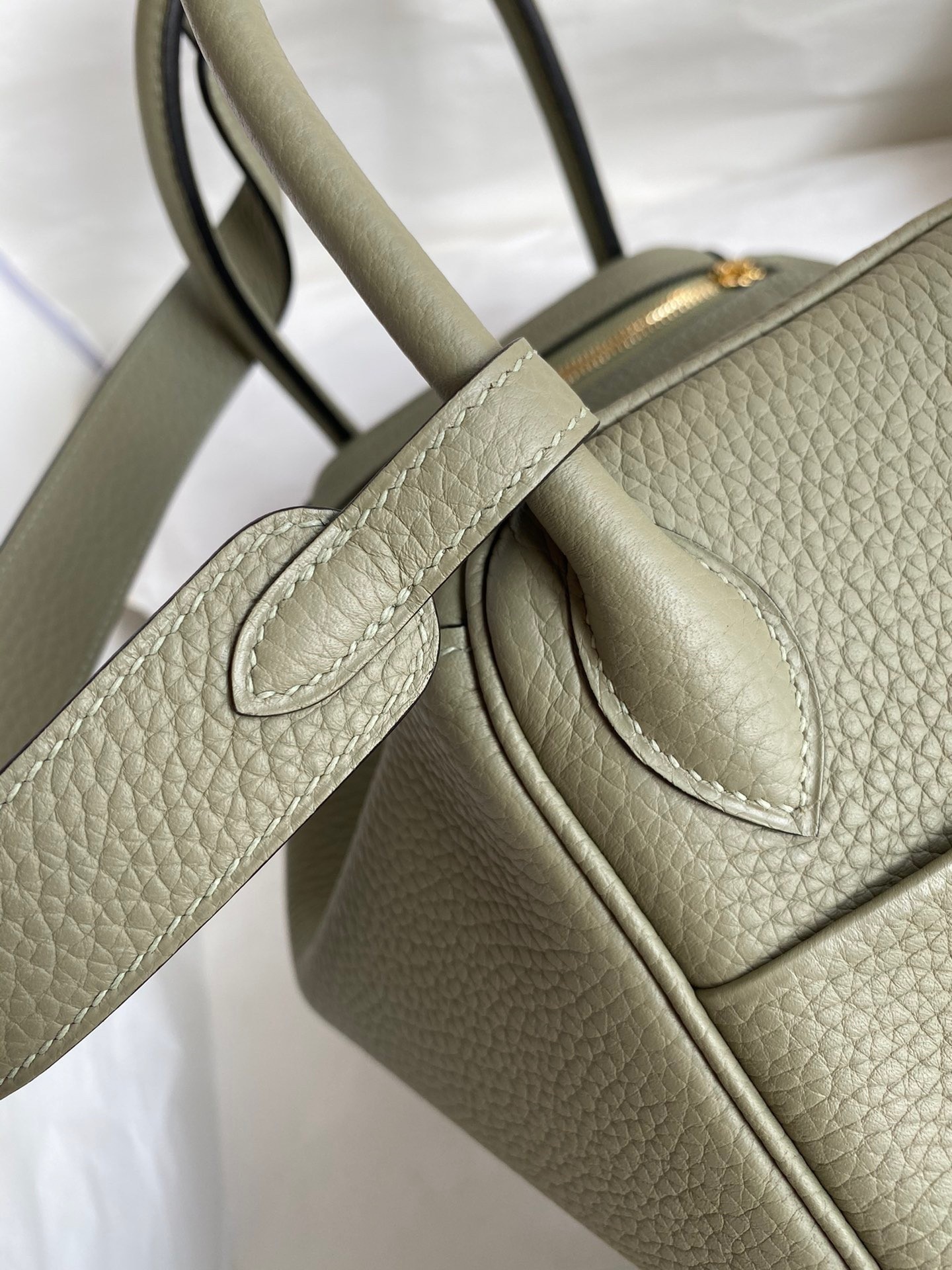H**mes lindy 26 handmade bag in sauge clemence leather