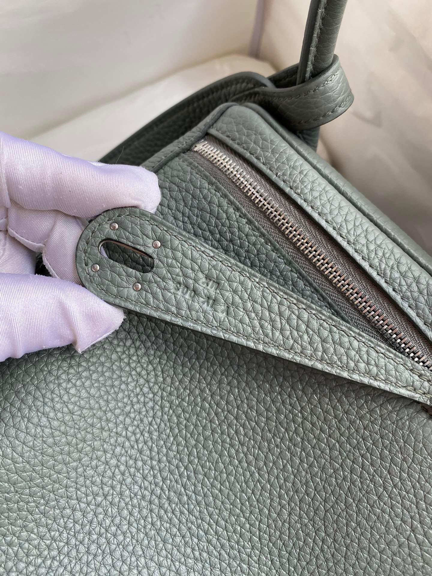 H**mes lindy 26 handmade bag in vert amande clemence leather