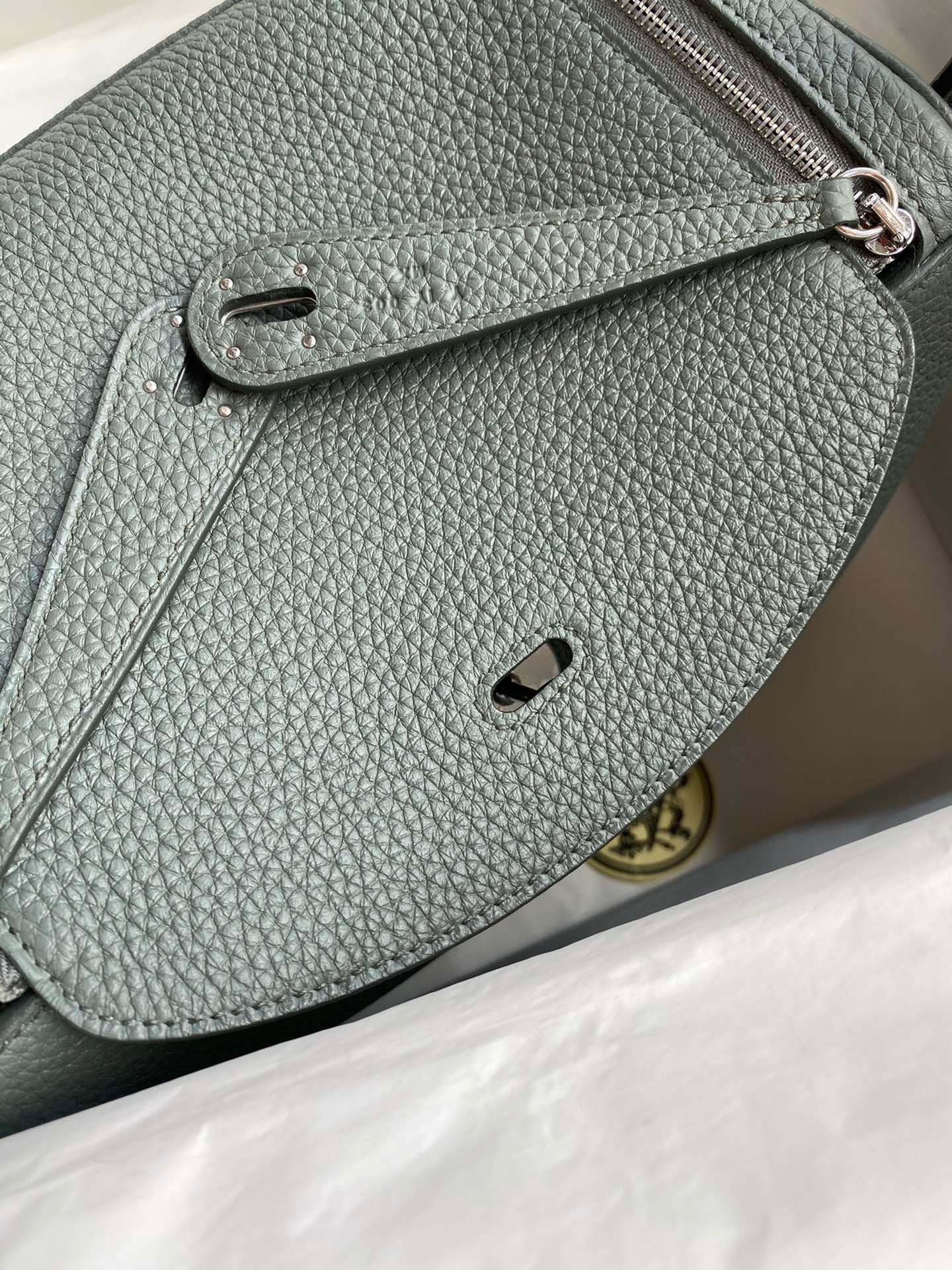 H**mes lindy 26 handmade bag in vert amande clemence leather