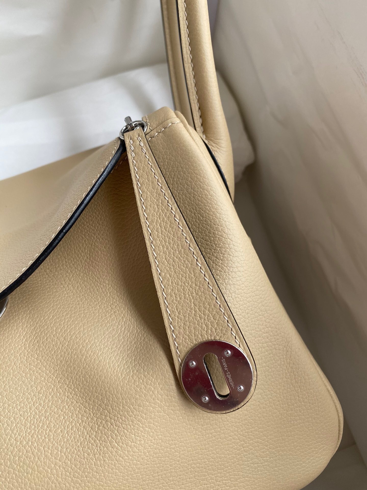 H**mes lindy 26 handmade bag in trench evercolor leather