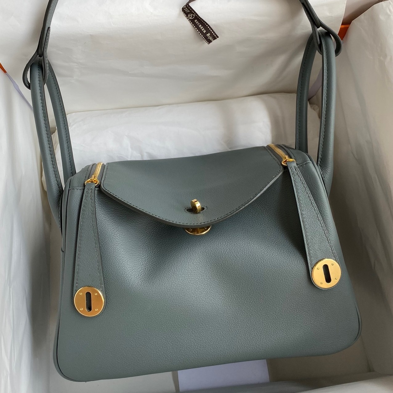 H**mes lindy 26 handmade bag in vert amande evercolor leather