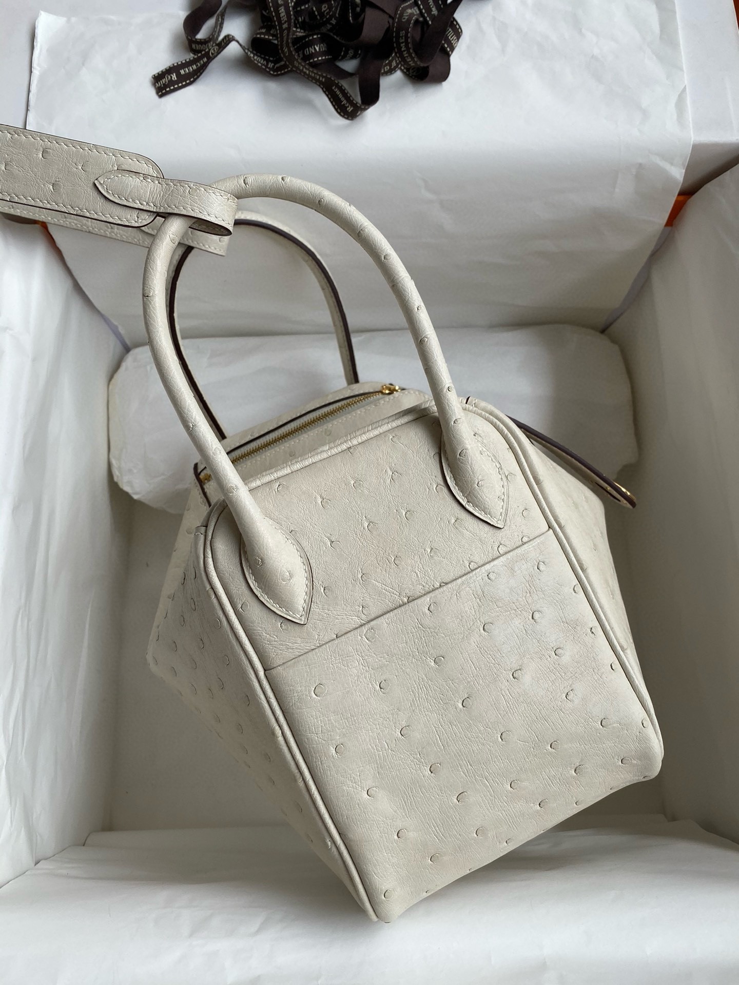 H**mes lindy 26 handmade bag in craie ostrich leather