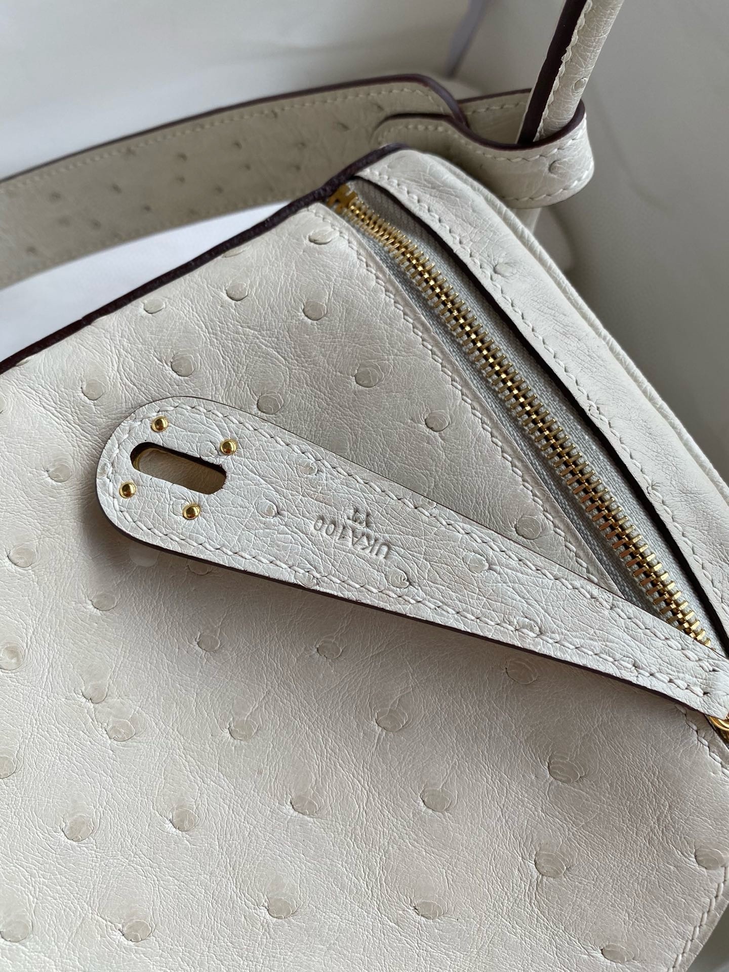 H**mes lindy 26 handmade bag in craie ostrich leather