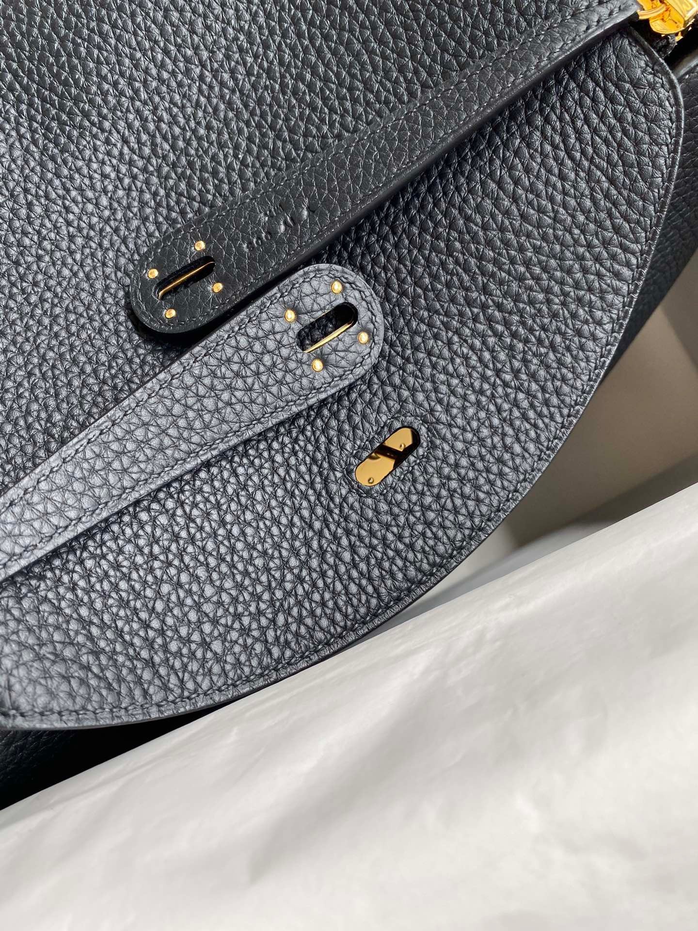 H**mes lindy 30 handmade bag in black clemence leather